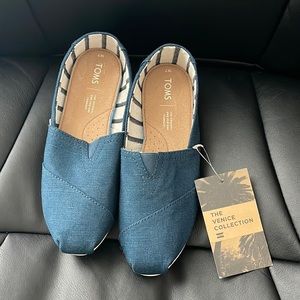 Brand new navy blue Toms shoes